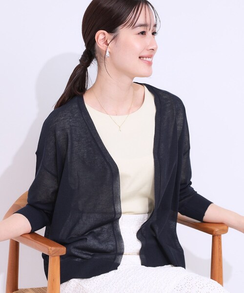SHOO・LA・RUE（シューラルー）の「【洗える/S-LL】ナチュラル感が上品 サッと羽織れるカーディガン（カーディガン/ボレロ・レディース・ネイビー/ライトベージュ/イエロー系その他/ライトグレー・01/04/03/02）」の3枚目の写真