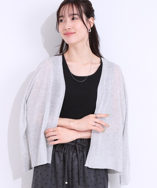 SHOO・LA・RUE（シューラルー）の「【洗える/S-LL】ナチュラル感が上品 サッと羽織れるカーディガン（カーディガン/ボレロ・レディース・ネイビー/ライトベージュ/イエロー系その他/ライトグレー・01/04/03/02）」の2枚目の写真
