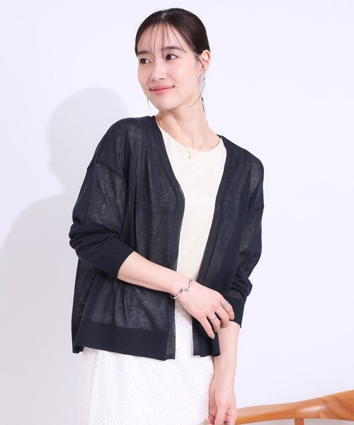SHOO・LA・RUE（シューラルー）の「【洗える/S-LL】ナチュラル感が上品 サッと羽織れるカーディガン（カーディガン/ボレロ・レディース・ネイビー/ライトベージュ/イエロー系その他/ライトグレー・01/04/03/02）」の16枚目の写真