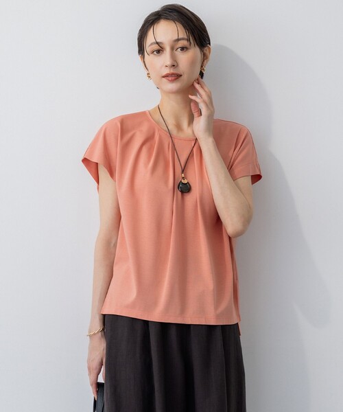 23区 L(ニジュウサンクオオキイサイズ)の「【接触冷感/洗える】ツイストコットンプレーティング タックデザイン カットソー(Tシャツ/カットソー・レディース・グレー系/ホワイト系/ライトオレンジ系/モスグリーン系/ブラウン系/ブラック系・46/44)」の6枚目の写真