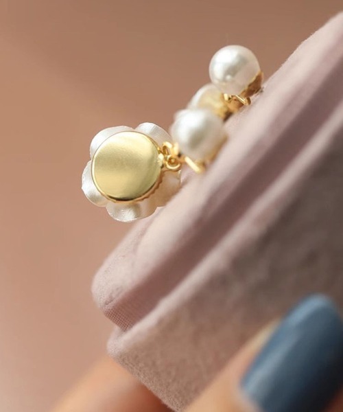 DAUGHTERS JEWELRY 花 パール 両耳ピアス Pearl combi studs - DAUGHTERS JEWELRY