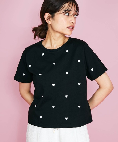 QUEENS COURT(クイーンズコート)の「ハートシシュウTシャツ≪洗濯機で洗える≫(Tシャツ/カットソー・レディース・ブラック/オフホワイト・M)」の1枚目の写真