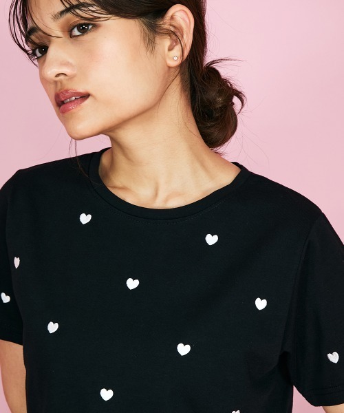 QUEENS COURT(クイーンズコート)の「ハートシシュウTシャツ≪洗濯機で洗える≫(Tシャツ/カットソー・レディース・ブラック/オフホワイト・M)」の16枚目の写真