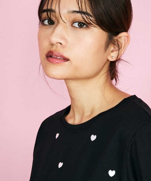 QUEENS COURT(クイーンズコート)の「ハートシシュウTシャツ≪洗濯機で洗える≫(Tシャツ/カットソー・レディース・ブラック/オフホワイト・M)」の15枚目の写真