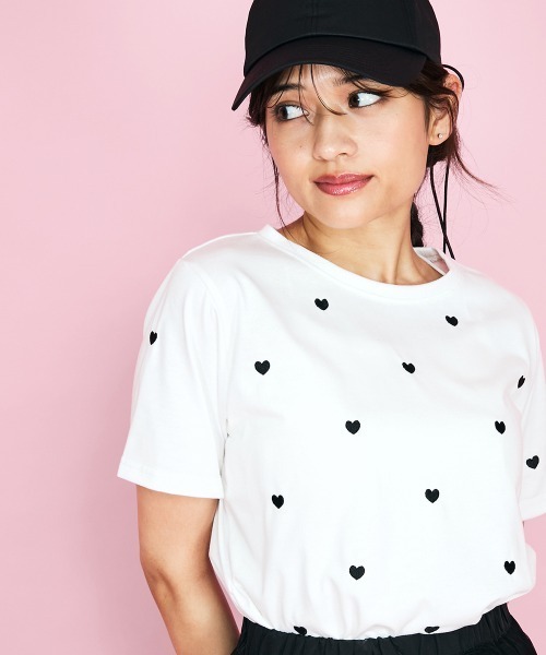 QUEENS COURT(クイーンズコート)の「ハートシシュウTシャツ≪洗濯機で洗える≫(Tシャツ/カットソー・レディース・ブラック/オフホワイト・M)」の8枚目の写真