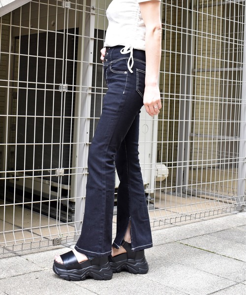 FUN(ファン)の「デニムフレアーパンツ(デニムパンツ・レディース・ブラック/ブラック系その他/ブルー/ネイビー/ブラック×ホワイト・XS-Short/XS-Long/S-Short/S-Long/M-Short/M-Long/L-Short/L-Long/XL-Short/XL-Long)」の17枚目の写真