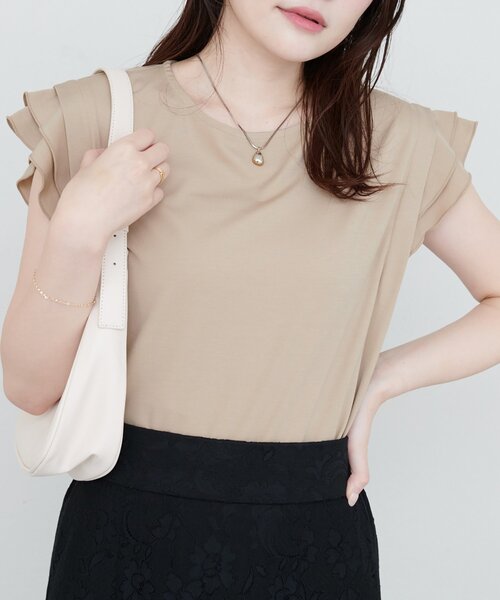 natural couture(ナチュラルクチュール)の「【sherbet line】接触冷感 タックフリルT(Tシャツ/カットソー・レディース・ピンク/ライトベージュ/オフホワイト/ブルー/ブラック・FREE)」の4枚目の写真