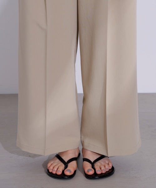 N.（N. Natural Beauty Basic）（エヌエヌナチュラルビューティーベーシック）の「ドライタッチツータックワイドパンツ（スラックス・レディース・チャコールグレー/ブラウン/ベージュ・MEDIUM/SMALL）」の7枚目の写真