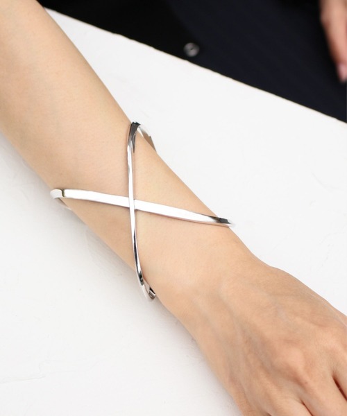 JUPITER（ジュピター）の「【SV】クロスインフィニティバングル（バングル/リストバンド・レディース・シルバー・FREE）」の2枚目の写真