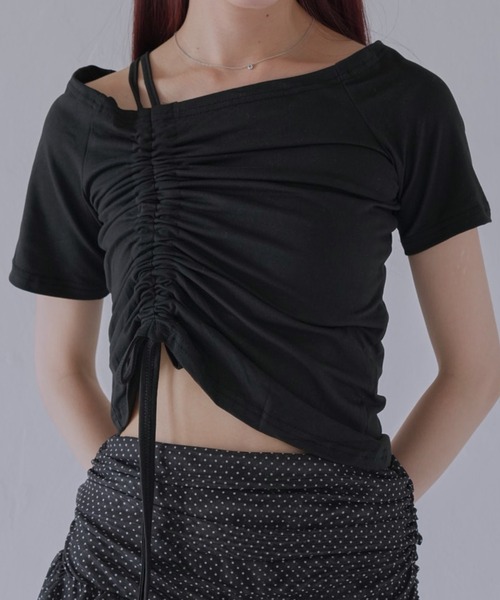 Uenui(ウニュイ)の「【 cunii 】 アシメオフショルドロストトップス(Tシャツ/カットソー・レディース・ホワイト/ブラック・FREE)」の2枚目の写真