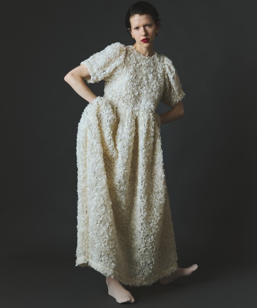 PERNA(ペルナ) ケープワンピース ホワイト PERNA（ペルナ）の「ケープワンピース（ワンピース）」 - WEAR