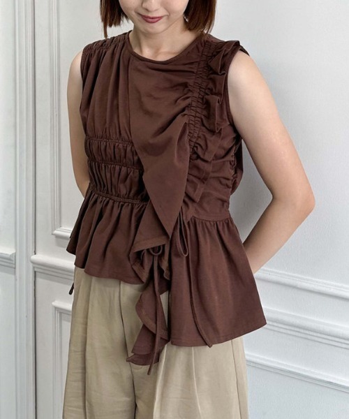 archives(アルシーヴ)の「フリルドロストノースリーブTOPS(Tシャツ/カットソー・レディース・オフホワイト/ブラック/ブラウン・MEDIUM)」の3枚目の写真