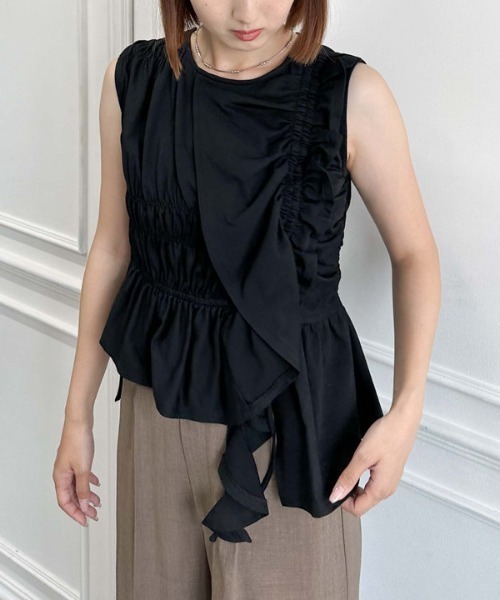 archives(アルシーヴ)の「フリルドロストノースリーブTOPS(Tシャツ/カットソー・レディース・オフホワイト/ブラック/ブラウン・MEDIUM)」の1枚目の写真