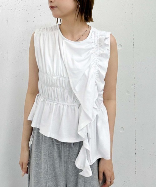 archives(アルシーヴ)の「フリルドロストノースリーブTOPS(Tシャツ/カットソー・レディース・オフホワイト/ブラック/ブラウン・MEDIUM)」の5枚目の写真