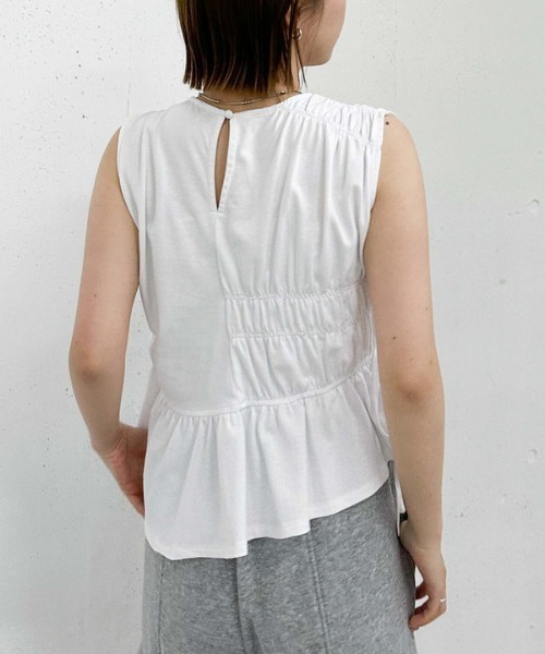 archives(アルシーヴ)の「フリルドロストノースリーブTOPS(Tシャツ/カットソー・レディース・オフホワイト/ブラック/ブラウン・MEDIUM)」の6枚目の写真