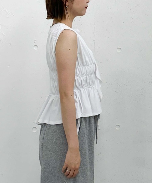 archives(アルシーヴ)の「フリルドロストノースリーブTOPS(Tシャツ/カットソー・レディース・オフホワイト/ブラック/ブラウン・MEDIUM)」の13枚目の写真