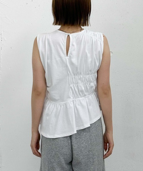 archives(アルシーヴ)の「フリルドロストノースリーブTOPS(Tシャツ/カットソー・レディース・オフホワイト/ブラック/ブラウン・MEDIUM)」の14枚目の写真