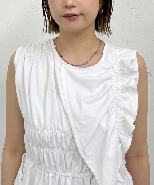 archives(アルシーヴ)の「フリルドロストノースリーブTOPS(Tシャツ/カットソー・レディース・オフホワイト/ブラック/ブラウン・MEDIUM)」の15枚目の写真