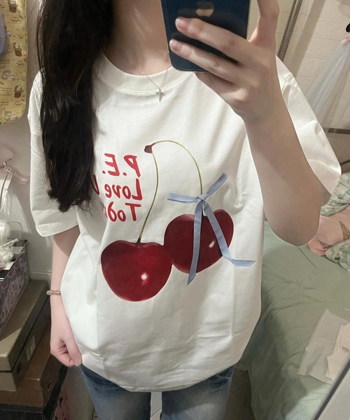 HALEY PESCA（ヘーリーペスカ）の「HALEY PESCA/チェリープリント　半袖　オーバーTシャツ（Tシャツ/カットソー・レディース・グレー/ホワイト・SMALL/MEDIUM）」の2枚目の写真