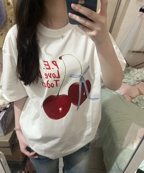 HALEY PESCA（ヘーリーペスカ）の「HALEY PESCA/チェリープリント　半袖　オーバーTシャツ（Tシャツ/カットソー・レディース・グレー/ホワイト・SMALL/MEDIUM）」の4枚目の写真