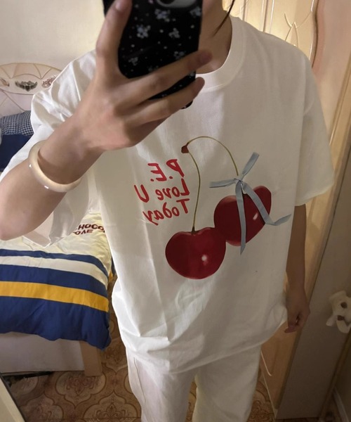 HALEY PESCA（ヘーリーペスカ）の「HALEY PESCA/チェリープリント　半袖　オーバーTシャツ（Tシャツ/カットソー・レディース・グレー/ホワイト・SMALL/MEDIUM）」の6枚目の写真