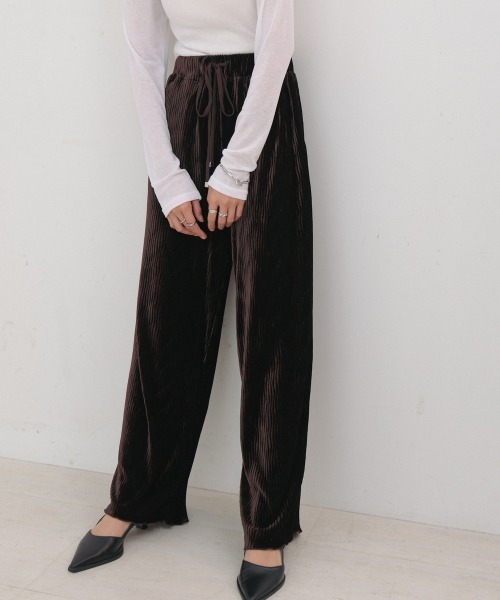 Bab(バブ)の「【S・Mサイズ展開】ベロアウェーブプリーツイージーパンツ(その他パンツ・レディース・ブラック/グレイッシュベージュ/ブラウン・S/M)」の3枚目の写真