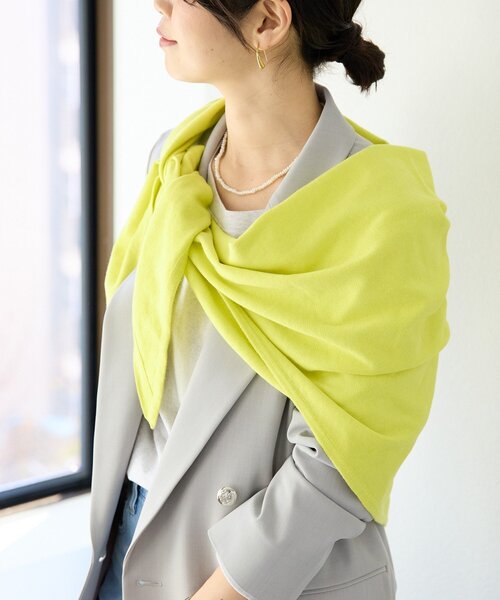 RIVE DROITE(リヴドロワ)の「【新色追加/リバイバル】【MONN.:.(モン)】サンカクストール(ストール/ショール・レディース・レッド/ブラック/グレー/チャコールグレー/イエロー/ライトグレー/サックスブルー・FREE)」の6枚目の写真