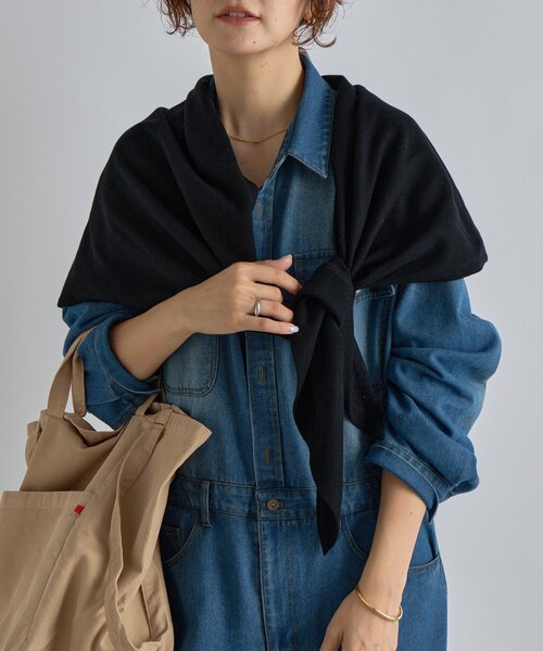 RIVE DROITE(リヴドロワ)の「【新色追加/リバイバル】【MONN.:.(モン)】サンカクストール(ストール/ショール・レディース・レッド/ブラック/グレー/チャコールグレー/イエロー/ライトグレー/サックスブルー・FREE)」の8枚目の写真