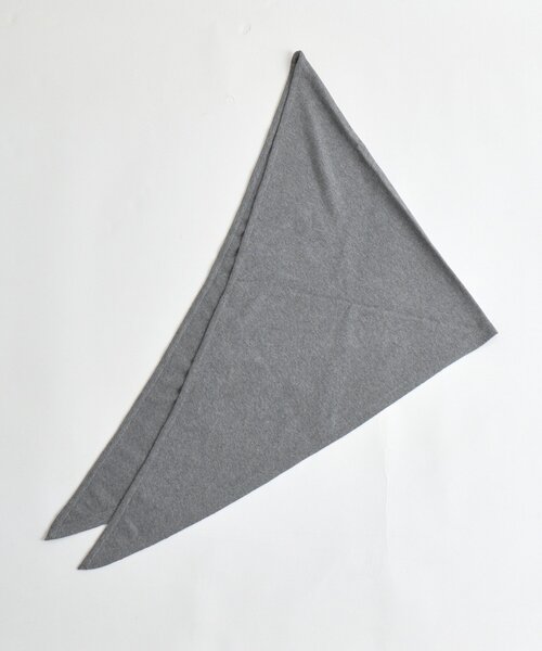 RIVE DROITE(リヴドロワ)の「【新色追加/リバイバル】【MONN.:.(モン)】サンカクストール(ストール/ショール・レディース・レッド/ブラック/グレー/チャコールグレー/イエロー/ライトグレー/サックスブルー・FREE)」の21枚目の写真