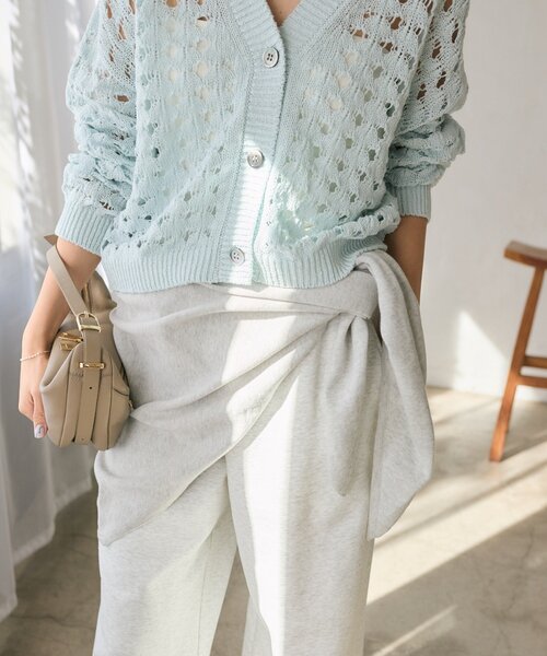 RIVE DROITE(リヴドロワ)の「【新色追加/リバイバル】【MONN.:.(モン)】サンカクストール(ストール/ショール・レディース・レッド/ブラック/グレー/チャコールグレー/イエロー/ライトグレー/サックスブルー・FREE)」の22枚目の写真