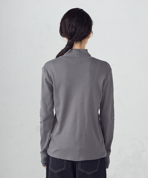COMME CA ISM(コムサイズム)の「吸湿発熱 ハイネックTシャツ(Tシャツ/カットソー・レディース・ネイビー/ホワイト/ブラック/グレー・MEDIUM/LARGE)」の11枚目の写真
