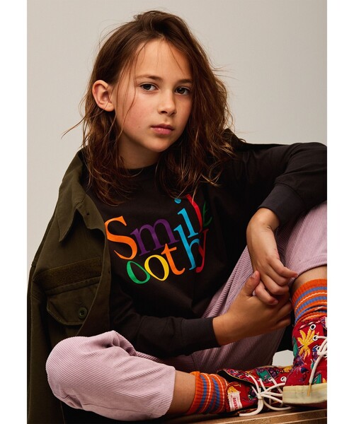 Smoothy（スムージー）の「SMOOTHY / Smile ロングスリーブ Tシャツ 2025FW（110～160cm）（Tシャツ/カットソー・キッズ・ブラック系その他4/ホワイト・X-LARGE/LARGE/MEDIUM）」の2枚目の写真