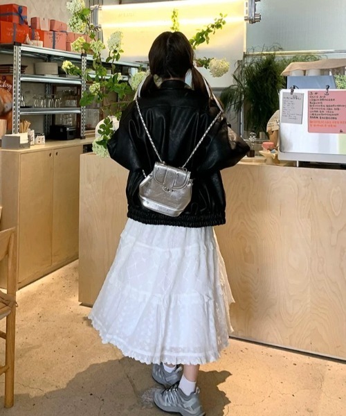 LADY LIKE(レディライク)の「オーバーサイズフェイクレザーシングルジャケット(ブルゾン・レディース・ブラック/ブラウン・M)」の9枚目の写真