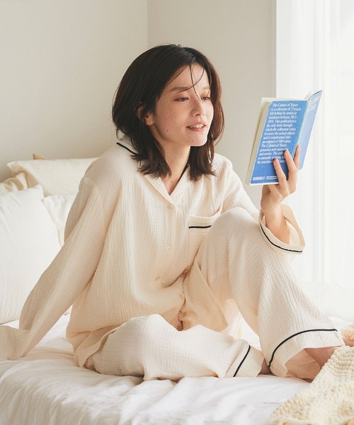 cross marche（クロスマルシェ）の「【LAFUKU/ラフク】パイピングデザインダブルガーゼパジャマ綿100％《上下セット》（ルームウェア/パジャマ・レディース・アイボリー/ベージュ/チャコール・LL/L/M）」の2枚目の写真