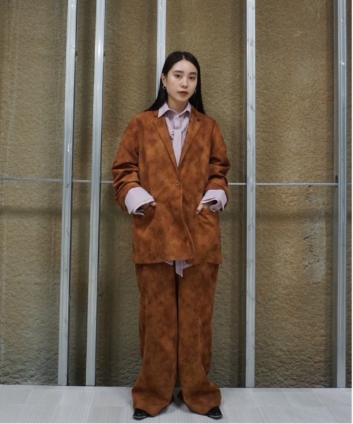 Ameri（アメリ）の「SYNTHETIC SUEDE EMBROIDERY PANTS（その他パンツ・レディース・ブラック/キャメル/ピンク・SMALL/MEDIUM）」の6枚目の写真