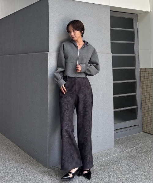 Ameri（アメリ）の「SYNTHETIC SUEDE EMBROIDERY PANTS（その他パンツ・レディース・ブラック/キャメル/ピンク・SMALL/MEDIUM）」の4枚目の写真