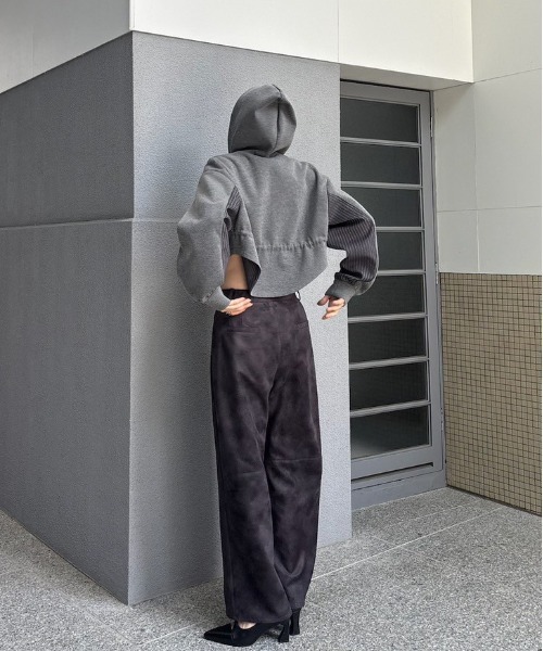 Ameri（アメリ）の「SYNTHETIC SUEDE EMBROIDERY PANTS（その他パンツ・レディース・ブラック/キャメル/ピンク・SMALL/MEDIUM）」の5枚目の写真