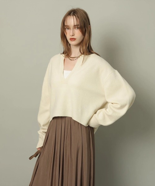アクア深Vニット（ニット/セーター）｜CADUNE（カデュネ）の