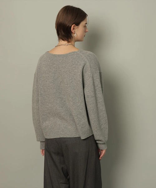 アクア深Vニット（ニット/セーター）｜CADUNE（カデュネ）の