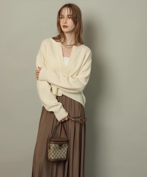 アクア深Vニット（ニット/セーター）｜CADUNE（カデュネ）の