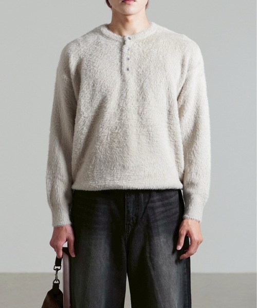 Chikashitsu +(チカシツプラス)の「【Chikashitsu +】henley neck hairy knit / 【チカシツプラス】ヘンリーネックヘアリー長袖ニット(ニット/セーター・メンズ・アイボリー/グレー/ベージュ/ブラック/ネイビー・ONE SIZE)」の1枚目の写真