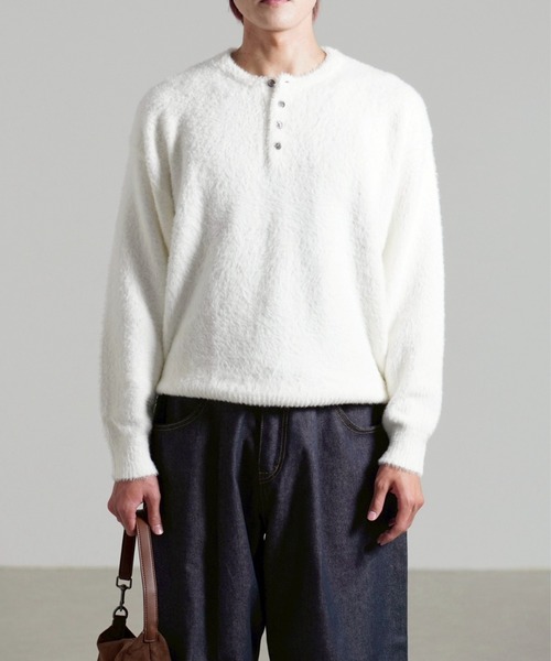 Chikashitsu +(チカシツプラス)の「【Chikashitsu +】henley neck hairy knit / 【チカシツプラス】ヘンリーネックヘアリー長袖ニット(ニット/セーター・メンズ・アイボリー/グレー/ベージュ/ブラック/ネイビー・ONE SIZE)」の2枚目の写真