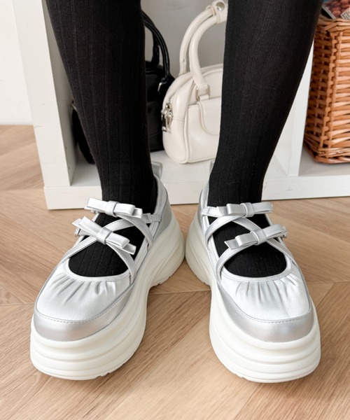 WEGO(ウィゴー)の「WEGO/2way厚底ストラップシューズ(ドレスシューズ・レディース・シルバー/ブラック・SMALL/MEDIUM/LARGE)」の4枚目の写真