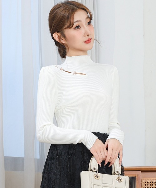 Anely(アネリー)の「プチハイネック カットアウト リブ ニット プルオーバー(ニット/セーター・レディース・チャコールグレー/ブラック/グレイッシュベージュ/ベージュ/ホワイト・FREE)」の1枚目の写真
