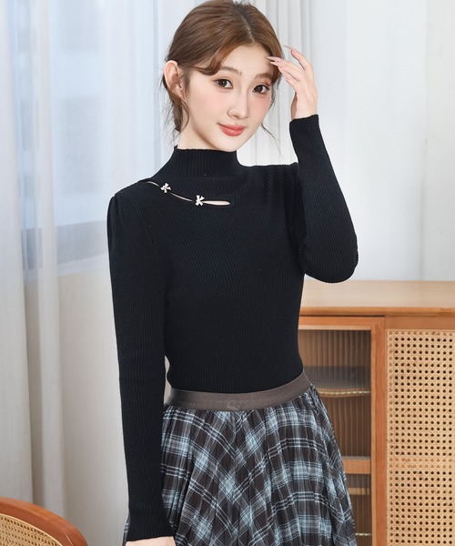 Anely(アネリー)の「プチハイネック カットアウト リブ ニット プルオーバー(ニット/セーター・レディース・チャコールグレー/ブラック/グレイッシュベージュ/ベージュ/ホワイト・FREE)」の2枚目の写真