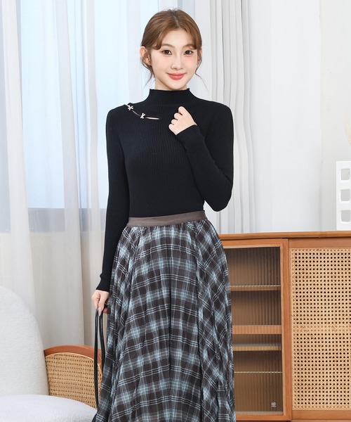 Anely(アネリー)の「プチハイネック カットアウト リブ ニット プルオーバー(ニット/セーター・レディース・チャコールグレー/ブラック/グレイッシュベージュ/ベージュ/ホワイト・FREE)」の8枚目の写真