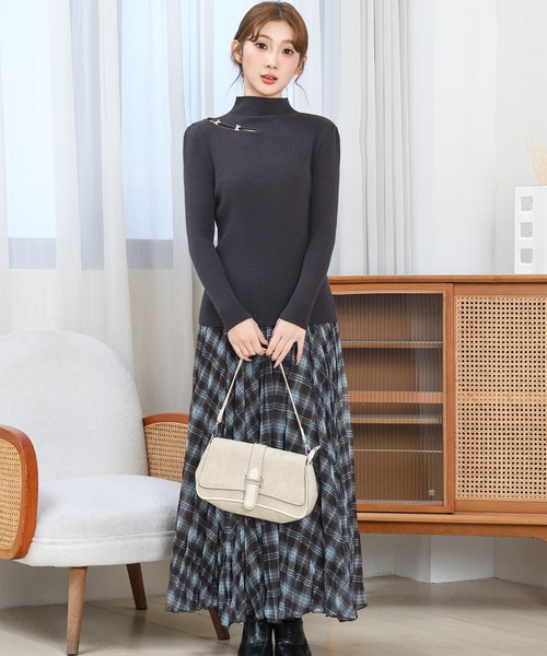 Anely(アネリー)の「プチハイネック カットアウト リブ ニット プルオーバー(ニット/セーター・レディース・チャコールグレー/ブラック/グレイッシュベージュ/ベージュ/ホワイト・FREE)」の11枚目の写真