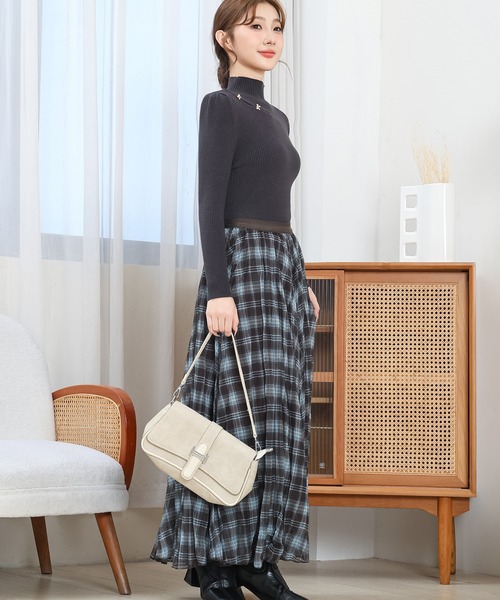 Anely(アネリー)の「プチハイネック カットアウト リブ ニット プルオーバー(ニット/セーター・レディース・チャコールグレー/ブラック/グレイッシュベージュ/ベージュ/ホワイト・FREE)」の13枚目の写真