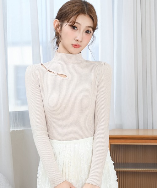 Anely(アネリー)の「プチハイネック カットアウト リブ ニット プルオーバー(ニット/セーター・レディース・チャコールグレー/ブラック/グレイッシュベージュ/ベージュ/ホワイト・FREE)」の15枚目の写真