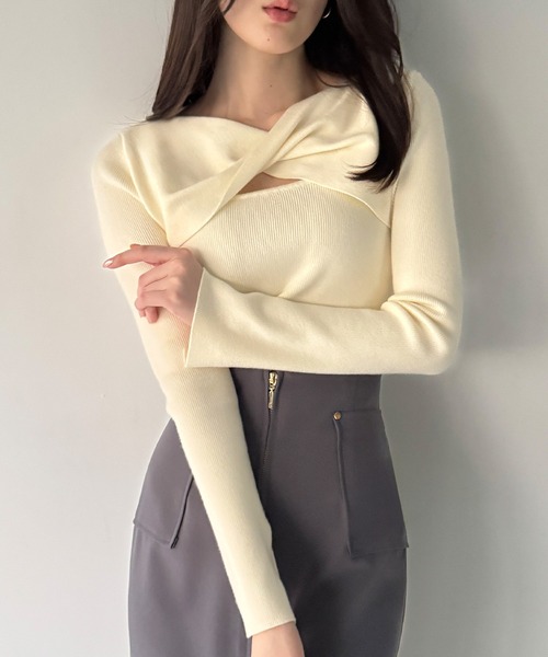 junoah(ジュノア)の「クロスドレープニットトップス(ニット/セーター・レディース・モカ/ブラック/アイボリー・MEDIUM/LARGE)」の2枚目の写真